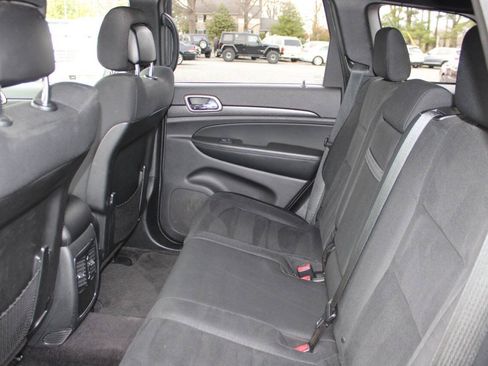 Used 2017 Jeep Grand Cherokee Laredo w/ Quick Order Package 23E AWD/4WD image 18