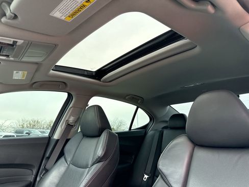 Used 2018 Acura TLX w/ Technology Package image 16