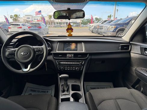 Used 2018 Kia Optima LX image 9