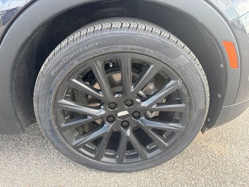 Used 2022 Cadillac XT4 Luxury w/ Cold Weather Package FWD image 6