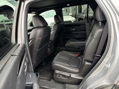 Used 2025 Honda Pilot TrailSport image 23