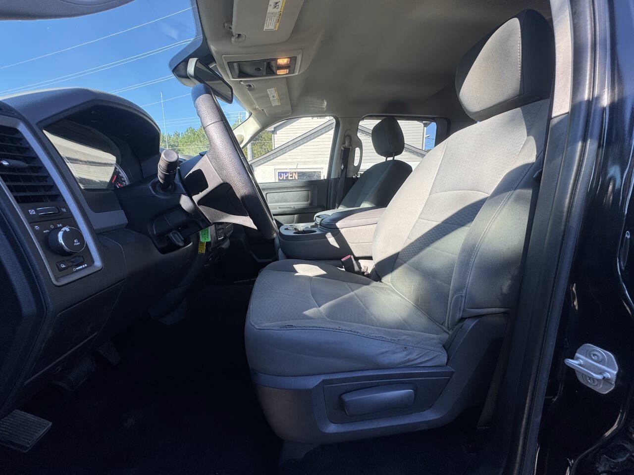 Used 2015 RAM 1500 Express AWD/4WD image 3