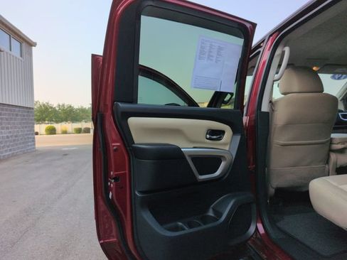 Used 2019 Nissan Titan SV AWD/4WD image 23