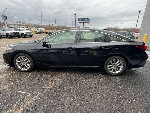 Used 2021 Toyota Avalon XLE w/ Moonroof Package image 6