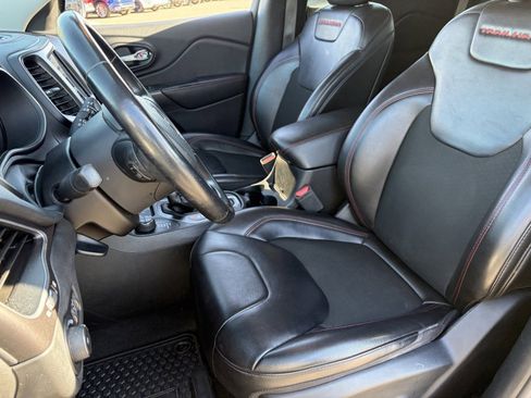 Used 2021 Jeep Cherokee Trailhawk AWD/4WD image 21
