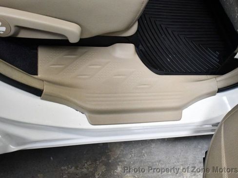 Used 2012 Toyota Highlander Limited w/ Tow Pkg image 19