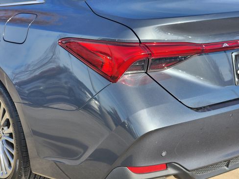 Used 2021 Toyota Avalon Limited image 5