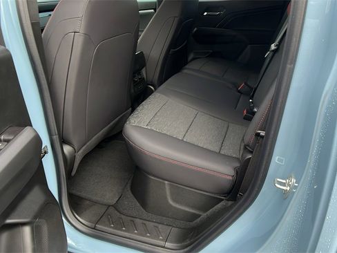 New 2025 Chevrolet Colorado Z71 image 17