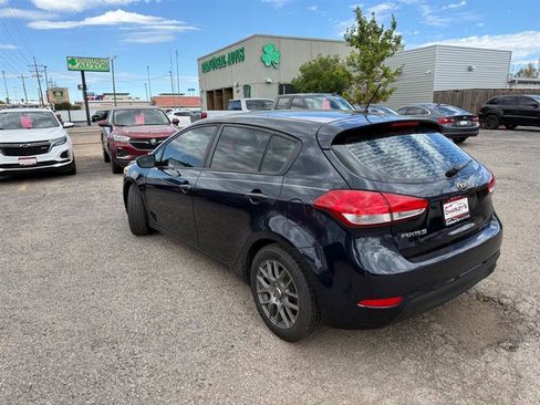 Used 2017 Kia Forte LX image 2