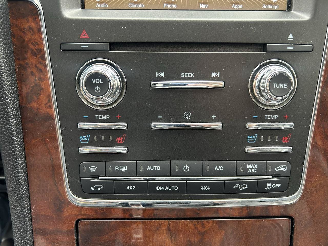 Used 2016 Lincoln Navigator L Select AWD/4WD image 27