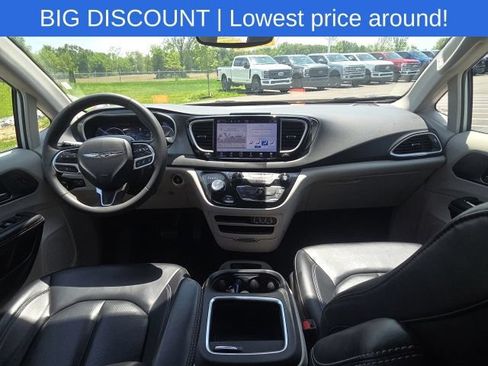 Used 2023 Chrysler Pacifica Touring-L FWD image 23