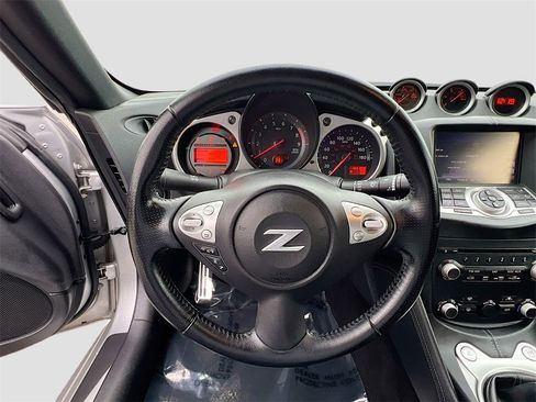 Used 2015 Nissan 370Z w/ Sport Package image 11
