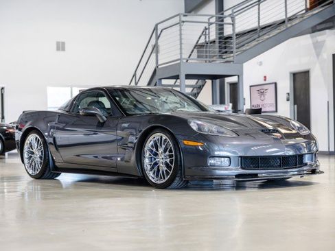 Used 2009 Chevrolet Corvette ZR1 w/ Preferred Equipment Group RWD image 8