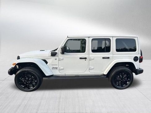 Used 2023 Jeep Wrangler Unlimited Sahara w/ Cold Weather Group AWD/4WD image 10