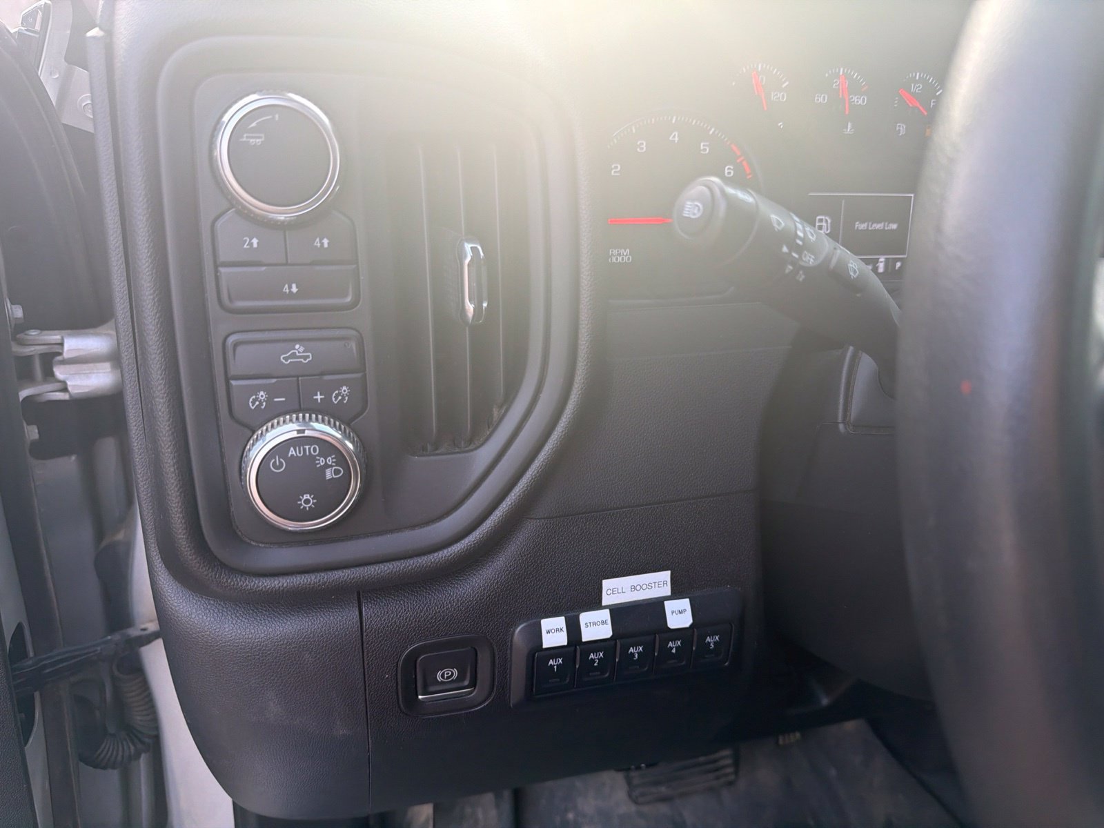 Used 2024 GMC Sierra 2500 Pro w/ Convenience Package AWD/4WD image 14