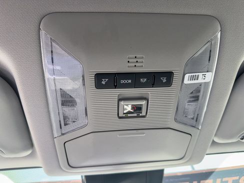 Used 2025 Toyota RAV4 LE AWD/4WD image 27