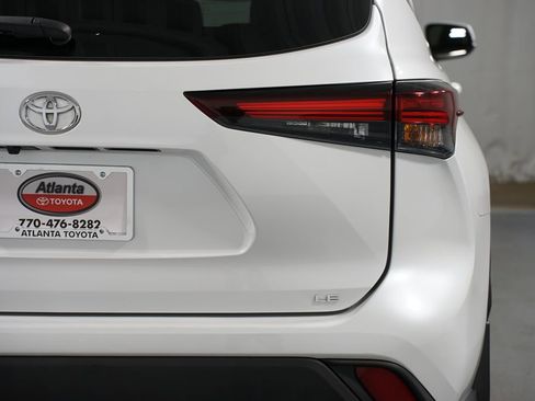 Certified 2024 Toyota Highlander LE image 10