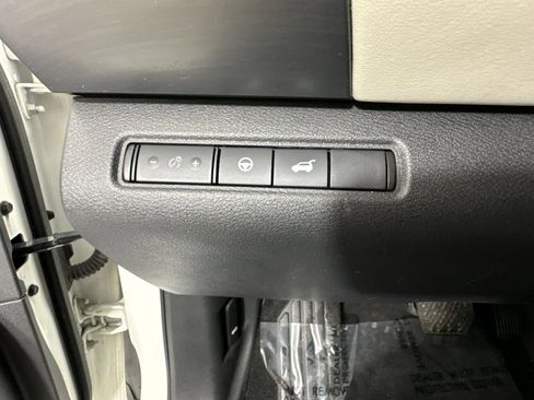 Used 2022 Nissan Pathfinder SL AWD/4WD image 15