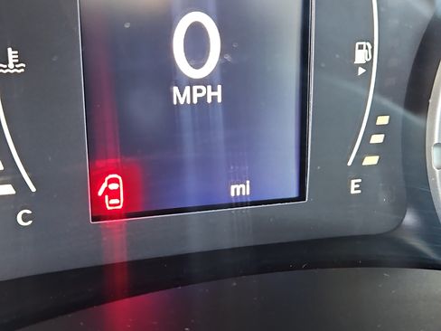 Used 2015 Jeep Renegade Sport w/ Power & Air Group FWD image 23