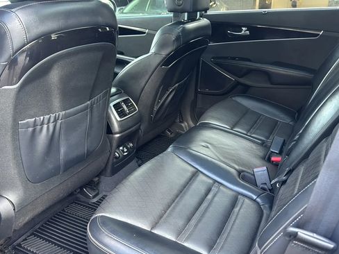 Used 2019 Kia Sorento SX image 27