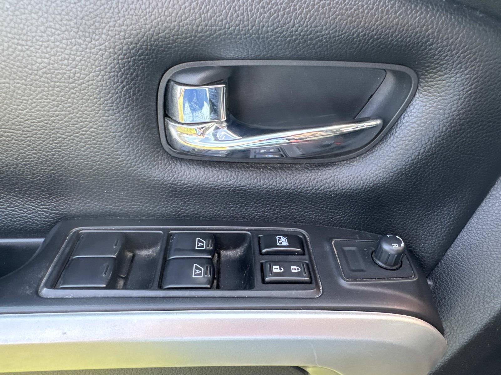 Used 2017 Nissan Titan PRO-4X AWD/4WD image 18