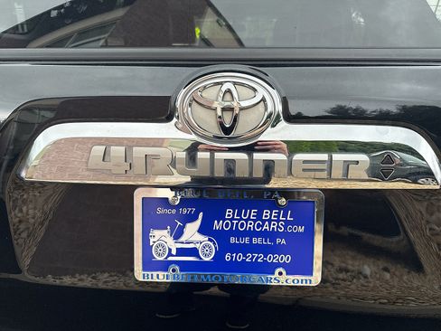Used 2018 Toyota 4Runner Limited AWD/4WD image 23