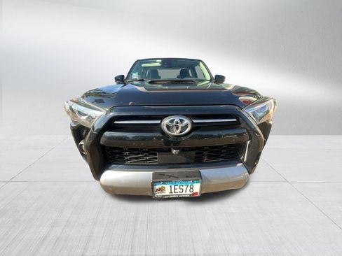 Certified 2022 Toyota 4Runner TRD Off-Road Premium AWD/4WD image 2
