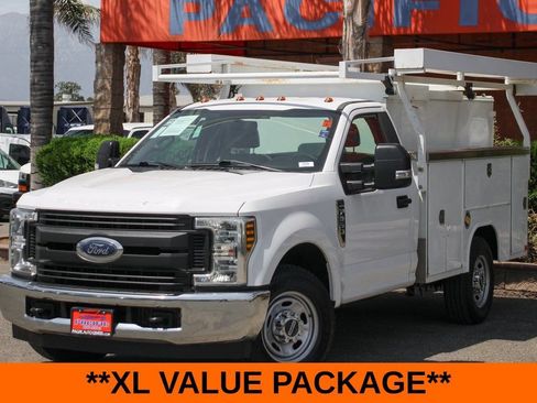 Used 2018 Ford F350 XL w/ Power Equipment Group RWD image 4