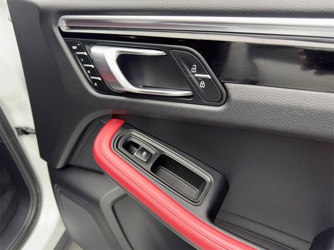 Used 2023 Porsche Macan Turbo image 48