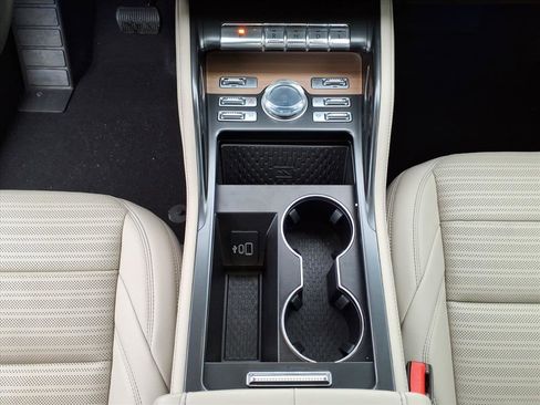 Certified 2024 Lincoln Nautilus Reserve w/ Equipment Group 202A image 21