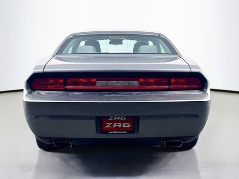 Used 2011 Dodge Challenger SE image 4