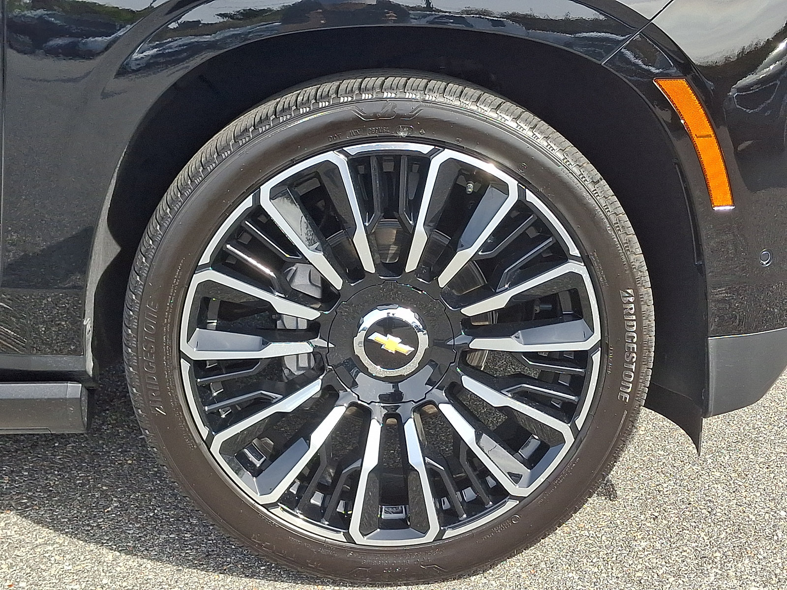 Certified 2025 Chevrolet Suburban High Country AWD/4WD image 8