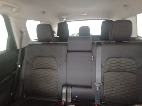 Used 2024 Nissan Pathfinder SV FWD image 31