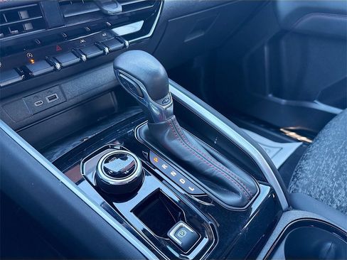 Used 2024 Chevrolet Colorado Z71 w/ Z71 Convenience Package 2 image 17