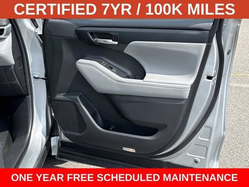 Used 2023 Toyota Highlander XLE FWD image 8