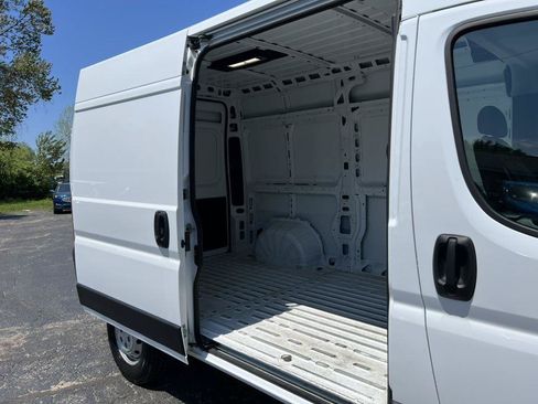 Used 2025 RAM ProMaster 2500 w/ Convenience Group FWD image 7