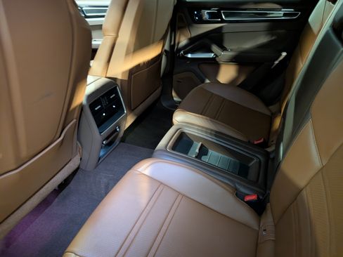 Certified 2022 Porsche Cayenne Turbo AWD/4WD image 22