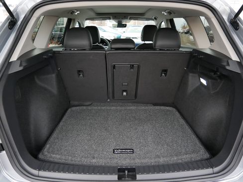 Used 2024 Volkswagen Taos SE w/ Panoramic Sunroof Package image 18