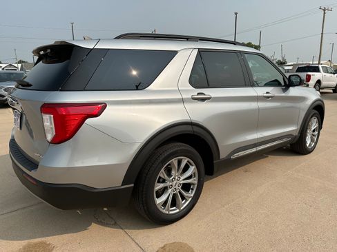 Used 2023 Ford Explorer XLT w/ Equipment Group 202A image 6