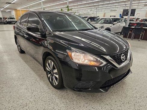 Used 2019 Nissan Sentra SV w/ Special Edition Package FWD image 3