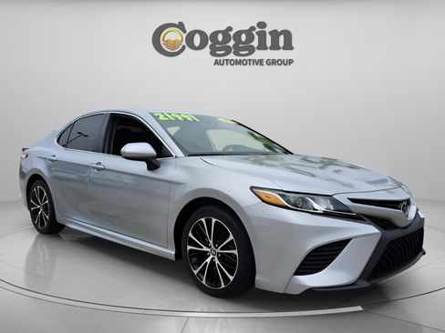Used 2020 Toyota Camry SE image 7
