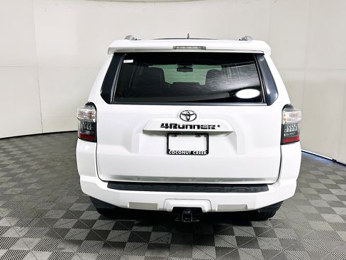 Used 2017 Toyota 4Runner SR5 Premium image 4
