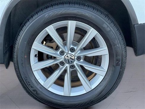 Used 2017 Volkswagen Tiguan Limited w/ Premium Package image 7