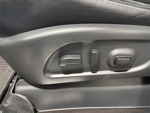 Used 2020 Nissan Titan SL w/ Moonroof Package image 13