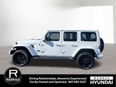 Used 2022 Jeep Wrangler Unlimited Sahara image 6