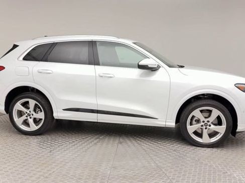 Used 2025 Audi Q5 Premium Plus w/ Premium Plus AWD/4WD image 9
