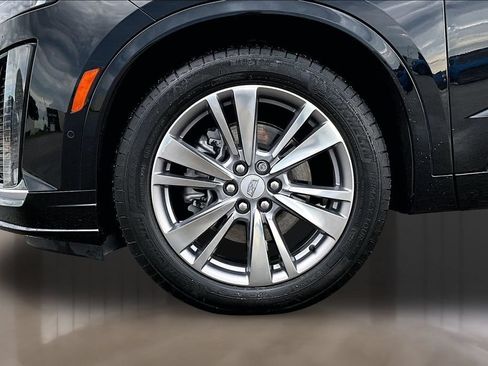 Used 2025 Cadillac XT6 Premium Luxury w/ Platinum Package AWD/4WD image 8