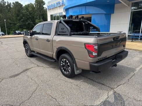 Used 2021 Nissan Titan PRO-4X w/ Pro-4x Convenience Package AWD/4WD image 9