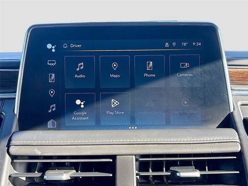 Used 2023 Chevrolet Suburban Premier image 16