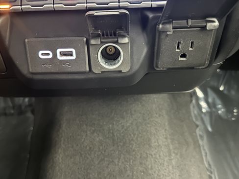 Used 2021 Chevrolet Silverado 1500 LT image 27